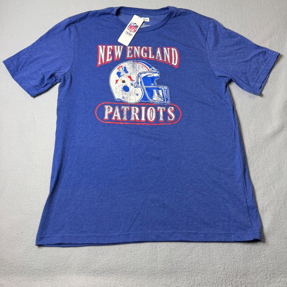 NFL Team Apparel New England Patriots Graphic T-Shirt Mens Large Blue Distressed